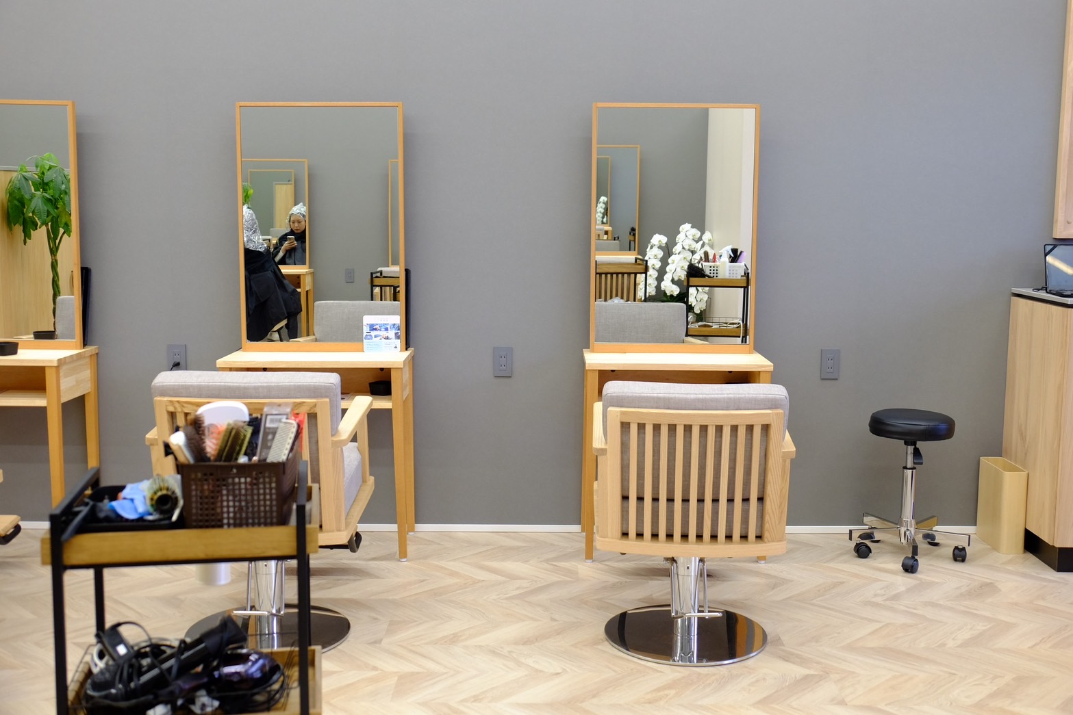 【南久留米】≪社会保険完備・カラー専門店≫パート・アルバイトは2時間でもOK！！ここまで好条件はなかなかありません！！長く安定してお仕事したい方にはピッタリの「color salon More（カラーサロンモア）」からカラーリスト（美容師）の求人★☆★