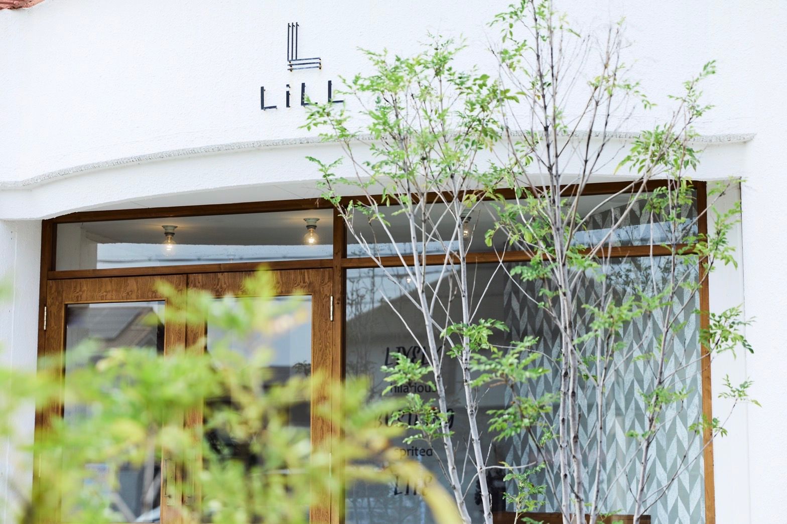 【西飾磨】≪社会保険完備≫≪完全週休2日制≫≪営業中のレッスンOK≫働きやすさ抜群のアットホームサロン！売れるスタイリストになるためにしっかりとカリキュラムがあるので安心して学んでいけます！スパニストも大歓迎「LiLL by glad（リルバイグラッド）」アシスタント・スパニスト（美容師）の求人☆★☆