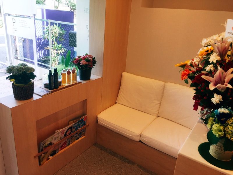 【JR堺市駅】≪未経験・通信生・新卒生OK≫≪月7,8日休み≫≪営業中レッスンOK≫少人数制サロンなのでレッスンはスタッフさんのペースに合わせていつでも見てもらえる環境!!お客様との距離が近いプライベートサロン「fossette(フォセット)」からアシスタント(美容師)の求人☆★☆