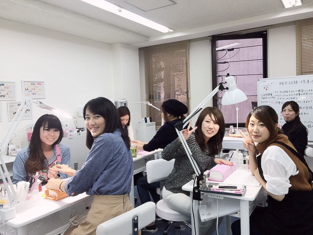 【三ノ宮】経験者の方に朗報★≪ネイル講師のお仕事 ≫向上心の高いスタッフさんと一緒に働きませんか ♪”ネイルスクール Cheer （チアー）”からネイリスト（ネイル）の求人★☆★