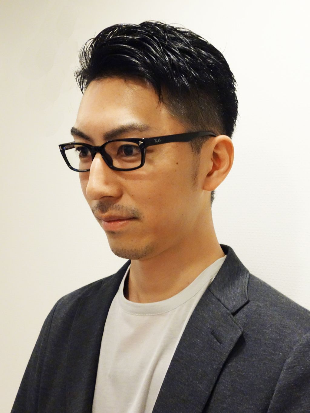 【南船場】≪社会保険完備≫≪完全週休二日≫メンズのためのトータルビューティーサロン！高単価なお客様としっかり関われるやり甲斐のあるお仕事です！営業内レッスンでキャリアップもしっかりできる「Re homme（レオム）」から理容師（理容室）の求人☆☆