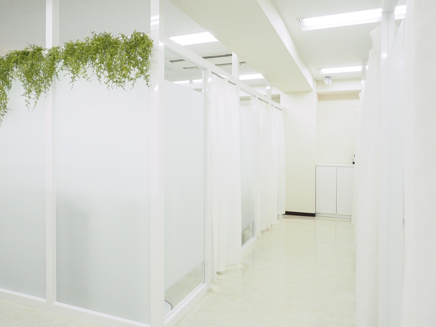 【京橋】某有名雑誌に掲載！！≪時給1300円～≫≪指名料全額バック≫≪駅チカ≫ホワイトニング・アイラッシュ・フェイシャルエステのトータルビューティーサロン！！アットホームさが魅力的なサロンで主婦さんもOK！「glitter（グリッター）」からアイリスト（まつげエクステ・まつげパーマ）の求人★☆★