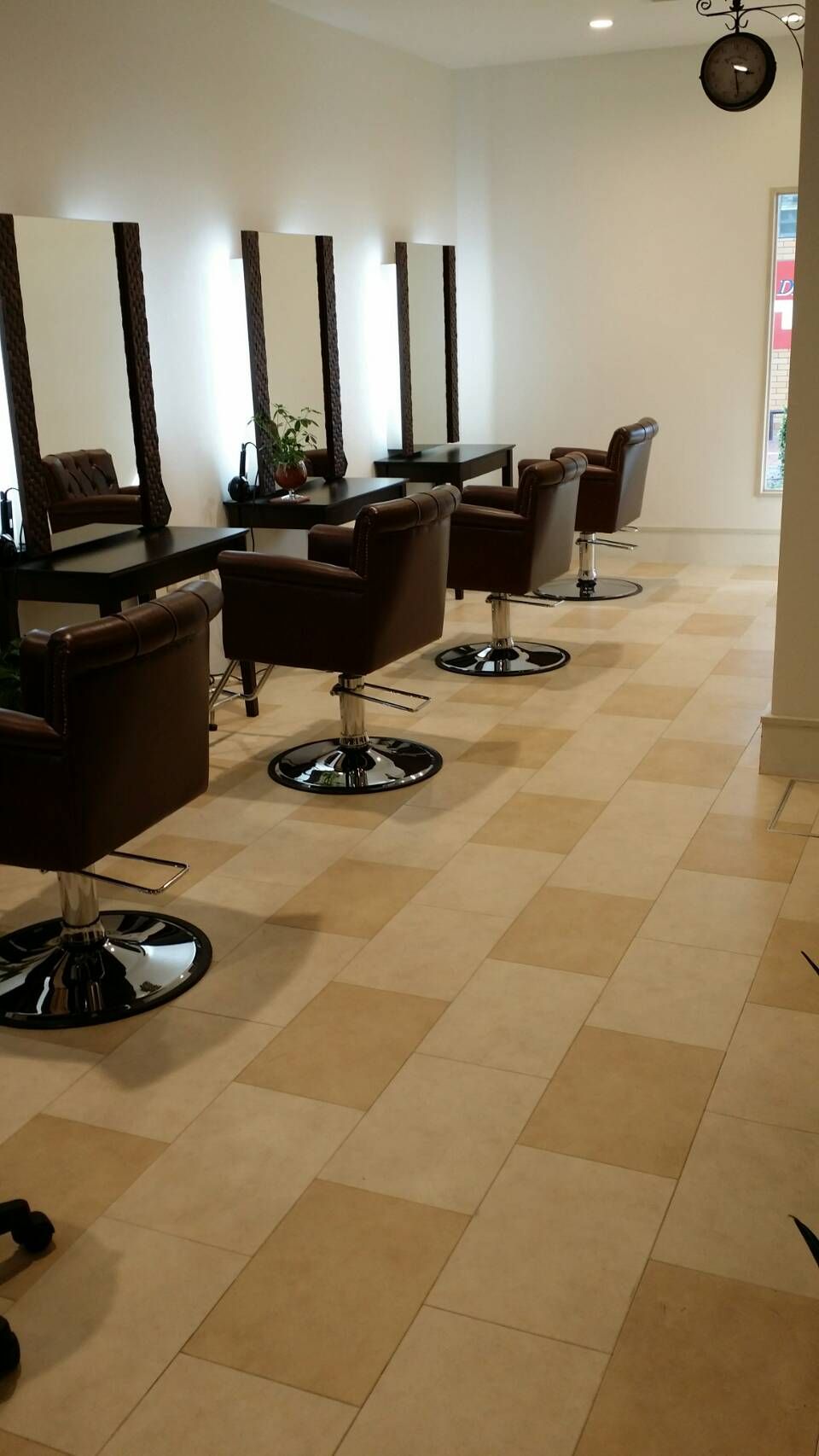 【宮浦】≪未経験や新卒生OK・営業中のレッスンOK・最短2年でスタイリストデビュー≫あなたのペースに合わせて無理なくレッスンしていきます!幅広い世代のお客様に愛されるヘアサロン「R-TROUPE 基山店(アールトループキヤマテン)」からアシスタント(美容師)の求人☆★