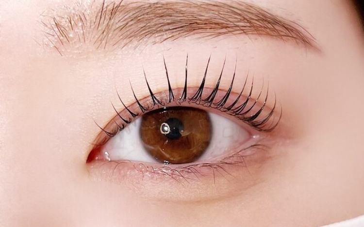 【高槻市駅】≪まつ毛パーマ専門店≫≪社会保険完備≫≪月8日休み≫≪未経験者も相談可能≫韓国風まつ毛パーマやパリジェンヌが人気！入客は2人掛け持ち！入客した分、しっかり還元！選べる勤務形態で、自分に合った働き方が可能！「eyelash plan RINO（アイラッシュプランリノ）」からアイリスト（まつげパーマ）の求人★☆★