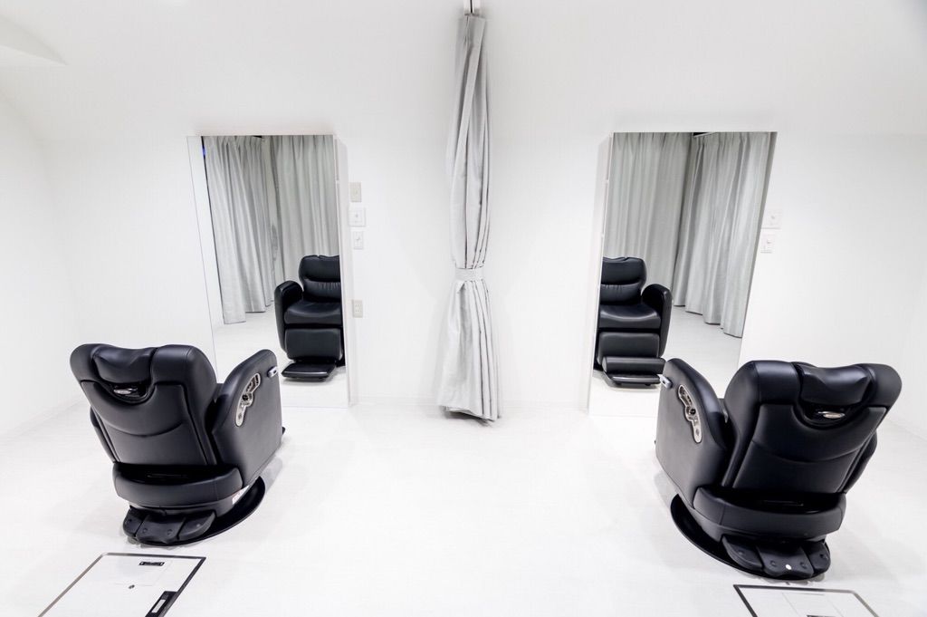 【上大利】≪社会保険完備！人気の受付のお仕事≫たくさんのお客様をあなたの笑顔でHAPPYにしてください！全員でお客様を大切にしているヘアサロン「Blue vibration 〜universe〜（ブルーバイブレーションユニバース）」からレセプション（受付）の求人☆☆