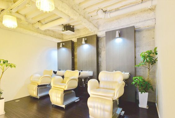 【新栄町】 月30万円保証あり 人気ヘアサロングループ!歩合制 個人売上50〜65%+指名料100%還元 上品で落ち着いた雰囲気のサロン店内!完全マンツーマン&高単価な仕事を行うことが出来る環境です!「LOAOL AOI(ロアールアオイ)」からスタイリスト(美容師)の求人☆★