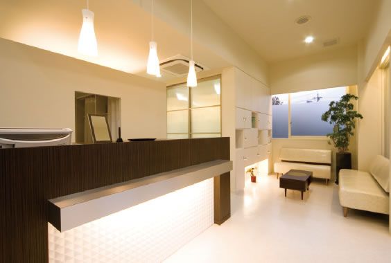 【楠】 月30万円保証あり 人気ヘアサロングループ☆歩合制 個人売上50〜65％＋指名料100％還元 郊外型の人気サロン☆完全マンツーマン&高単価な仕事を行うことが出来る環境です！「LOAOL KUSUNOKI（ロアールクスノキ）」からスタイリスト（美容師）の求人☆★