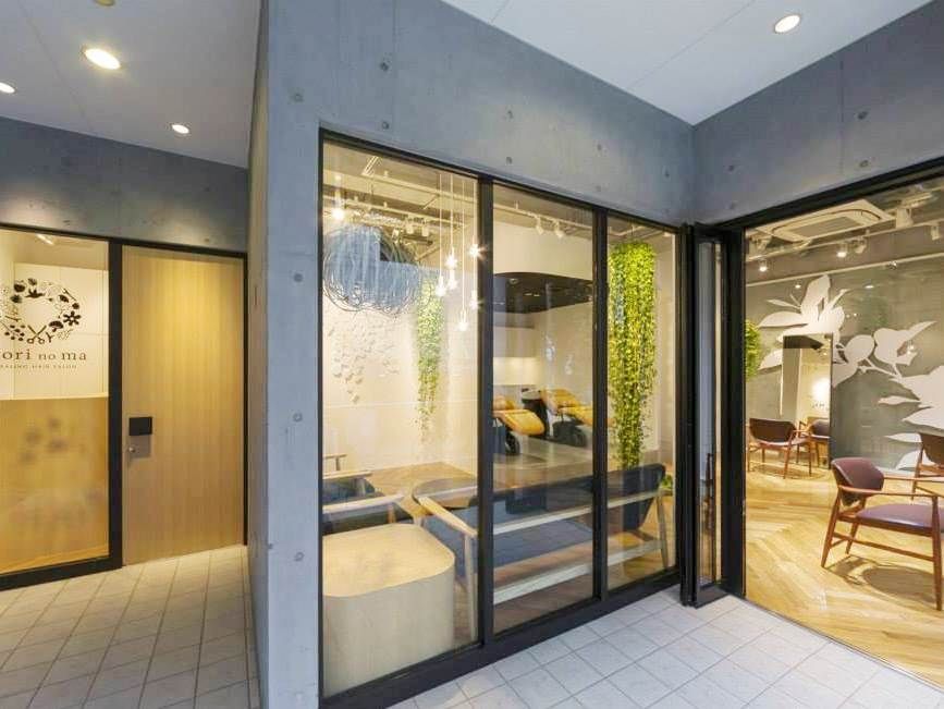 【本町】≪月給26万円以上≫≪月8日休み≫≪社会保険完備 ≫≪有給休暇あり≫≪GW休暇あり≫≪完全マンツーマン&高単価≫こだわりの薬剤・商材を揃え、1人のお客様にしっかり向き合った施術が可能!美容師として長く働いていける環境と待遇を用意しています!「morinoma(モリノマ)」からスタイリスト(美容師)の求人★☆