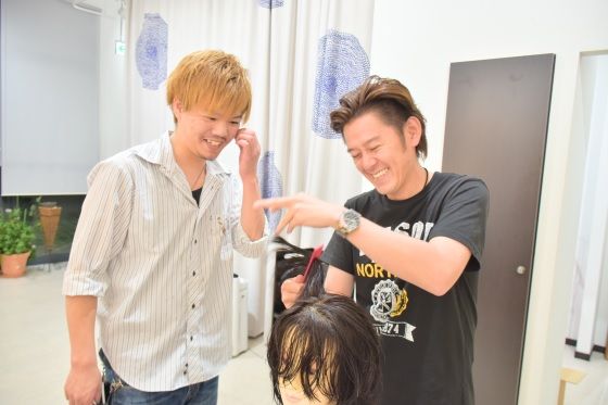 【滝野】≪社会保険完備≫≪有給休暇あり≫高水準のお給料と高待遇で働きやすさ抜群!平均退社時間が19:30だから自分の時間もしっかり持てて、長く働けるアットホームなお店です「vitesse labo(ヴィテスラボ)」からアシスタント(美容師)の求人★☆