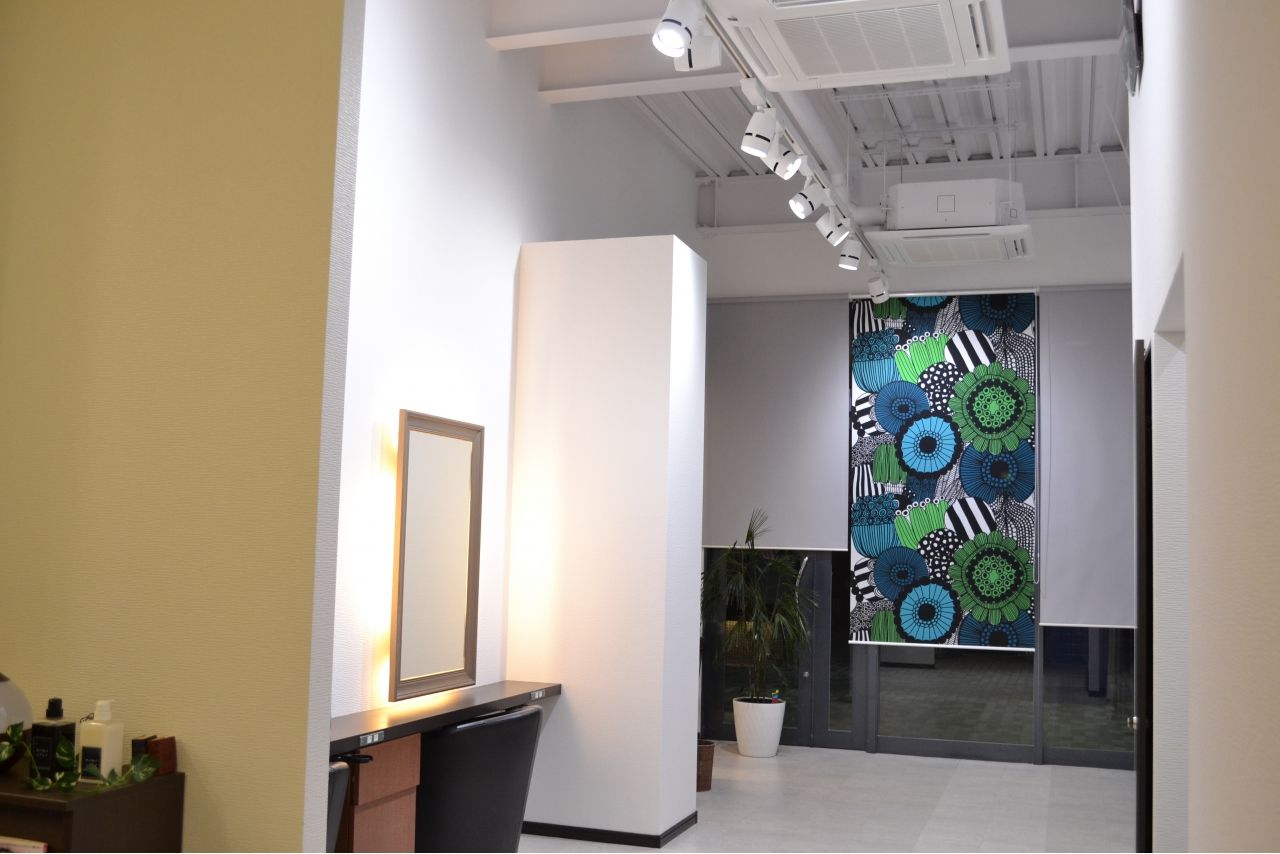 【フラワータウン】≪社会保険完備≫≪有給休暇あり≫日曜定休あり！正社員と歩合制を選んでご自身のライフスタイルに合わせた勤務をしてもらえます！多い方で50万円以上稼ぐスタッフさんも在籍している入客チャンス抜群のお店ですよ「vitesse on bodies（ヴィテスオンボディーズ）」からスタイリスト（美容師）の求人★☆