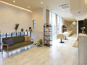 【多治見駅】 月30万円保証あり 人気ヘアサロングループ！歩合制 個人売上45〜60％還元 アンティーク調のオシャレな人気のヘアサロン！完全マンツーマン&高単価な仕事を行うことが出来る環境です！RECIEL 多治見店（レシェルタジミテン）からスタイリスト（美容師）の求人☆★