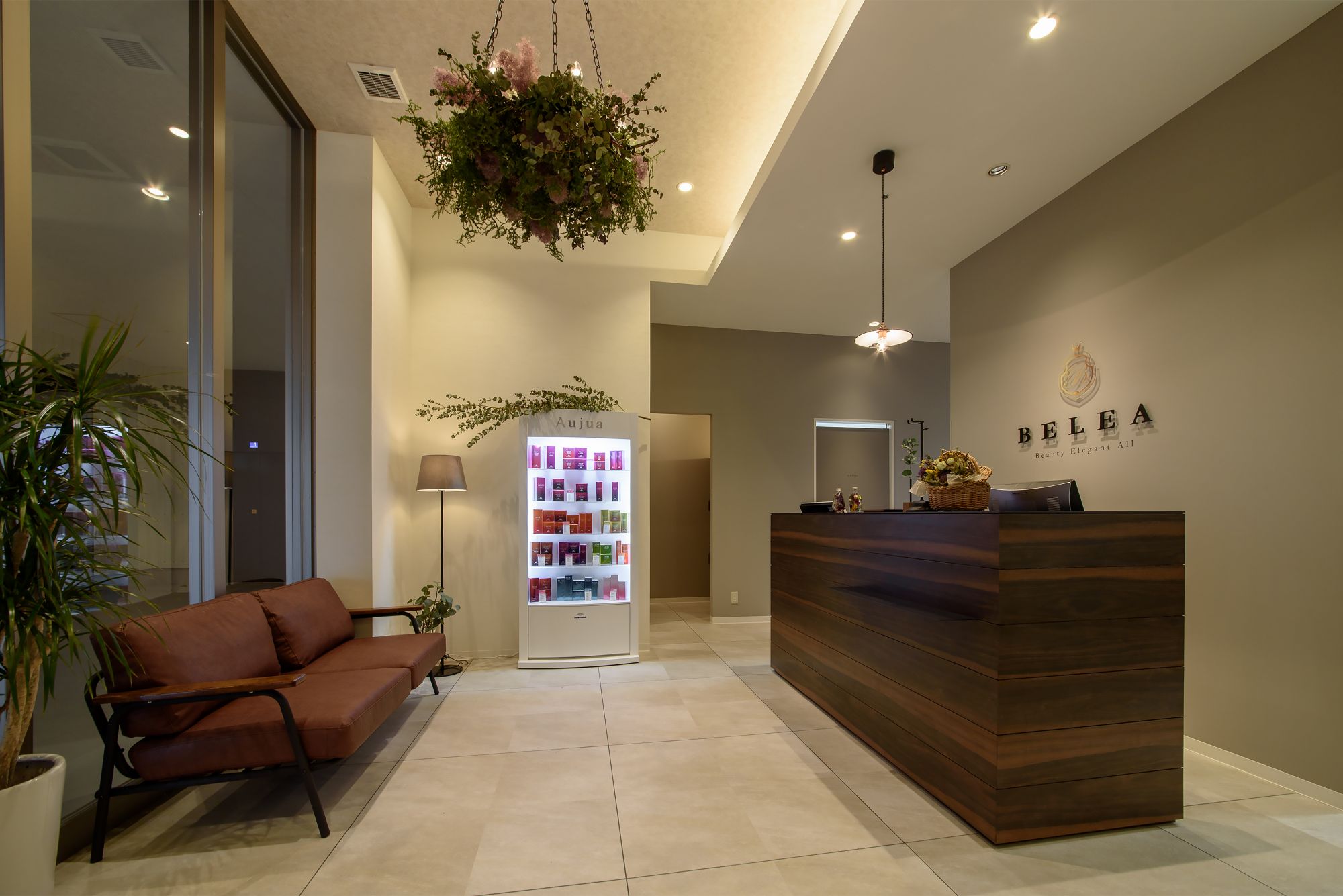 【勝川駅】 月30万円保証あり 人気ヘアサロングループ！歩合制 個人売上45〜60％還元 大人女性の為の上質なヘアサロン！完全マンツーマン&高単価な仕事を行うことが出来る環境です！BELEA 春日井店（ビレアカスガイテン）からスタイリスト（美容師）の求人☆★