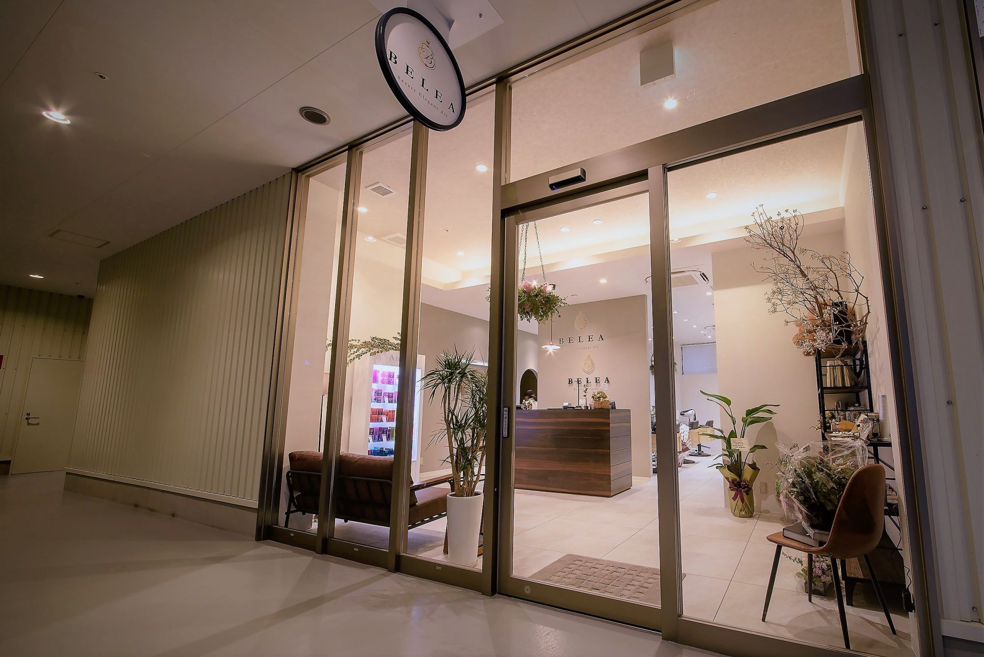 【勝川駅】 月30万円保証あり 人気ヘアサロングループ！歩合制 個人売上45〜60％還元 大人女性の為の上質なヘアサロン！完全マンツーマン&高単価な仕事を行うことが出来る環境です！BELEA 春日井店（ビレアカスガイテン）からスタイリスト（美容師）の求人☆★