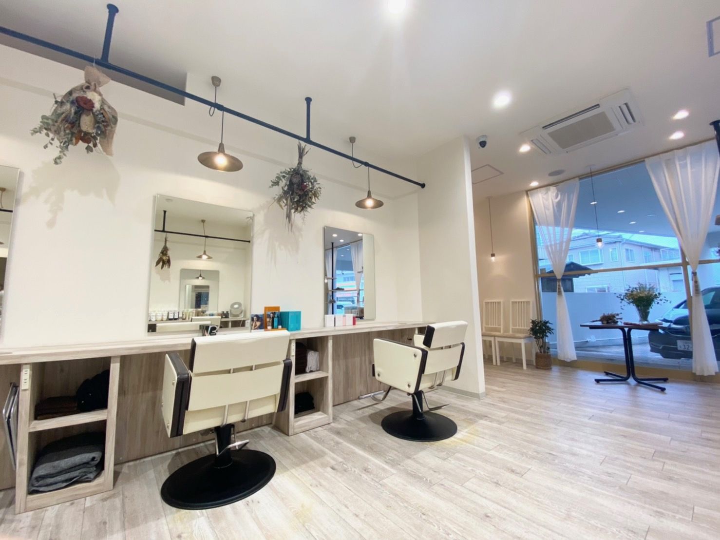 【野中町】≪社会保険完備・最大月12日休・時短勤務相談OK・パートアルバイト募集あり≫丁寧なカウンセリングによりお客様から大好評！働くママさん美容師も全力で応援！髪質改善で人気を誇るヘアサロン「arch 十三部店（アーチジュウサンブテン）」からスタイリスト（美容師）の求人☆★