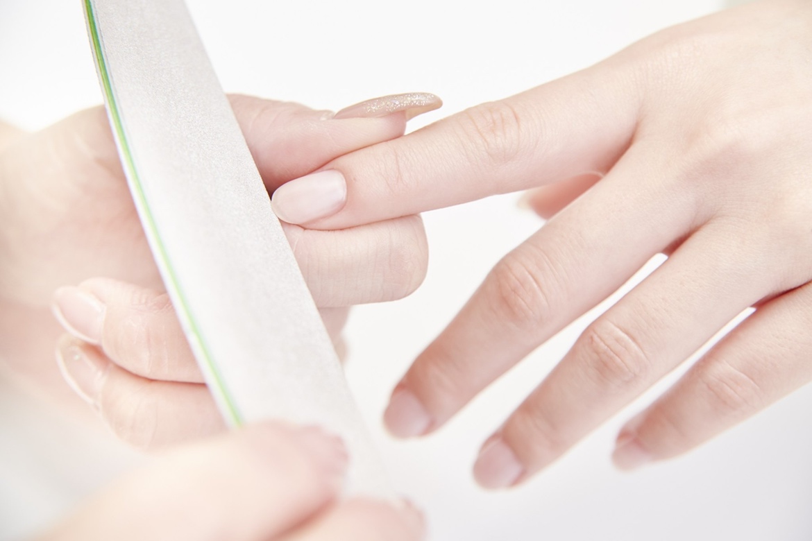 【天王寺】≪1人1人に合わせたライフスタイルが過ごせる自由出勤制≫≪1級上級の方は系列の深爪強制サロンも相談OK≫自爪に優しい施術とお客様に寄り沿ったデザイン提案を両立〇「smile nail life」をコンセプトに、お客様に「笑顔」と「自信」に満ち溢れた日々をお送りする「iRo nail atelier（イロネイルアトリエ）」からネイリスト（ネイル）の求人★☆★