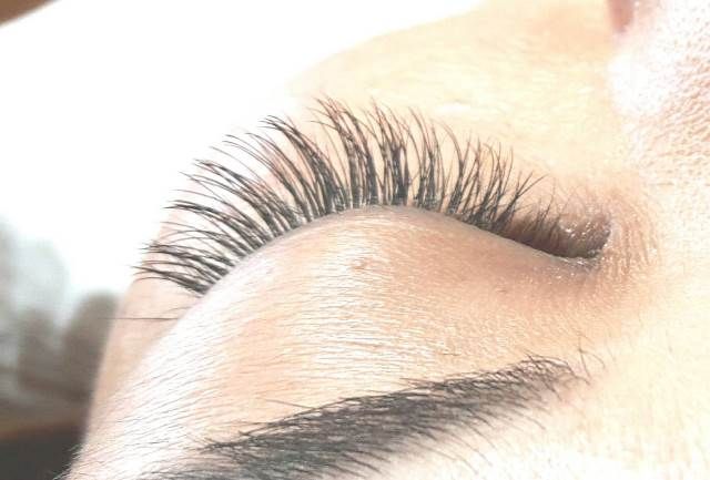 【西宮北口】≪社会保険完備≫≪完全週休2日≫エリア高水準のお給料！のびのびと働ける環境を整えています！「nail and eyelash salon THREE（ネイルアンドアイラッシュサロンスリー）」からアイリスト（まつげエクステ・まつげパーマ・アイブロウ）の求人☆☆