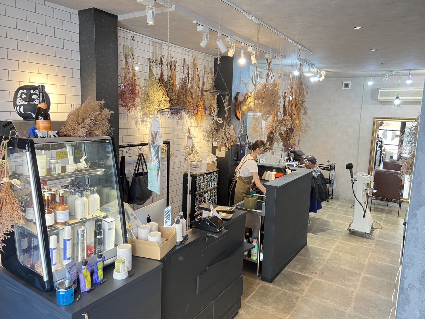 【三国】≪営業中レッスンOK≫≪社会保険完備≫≪完全週休2日制≫レッスン残業はほとんどないため、予約に応じて17時退勤もあり!2年でデビューを目指せる少人数サロン「orso hair(オルソーヘアー)」からアシスタント(美容師)の求人☆★