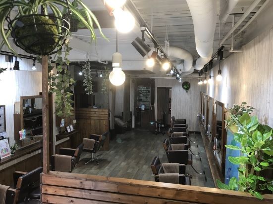 【豊中駅】≪月給23万円スタート!≫≪社会保険完備≫≪18時台に退勤可能≫≪産休実績あり!≫≪夜レッスン無し≫自分の働き方が選べる♪有給も取りやすく、男性も女性も働きやすい地域密着型のサロン!Baby Step(ベイビー ステップ)からスタイリスト(美容師)の求人☆★