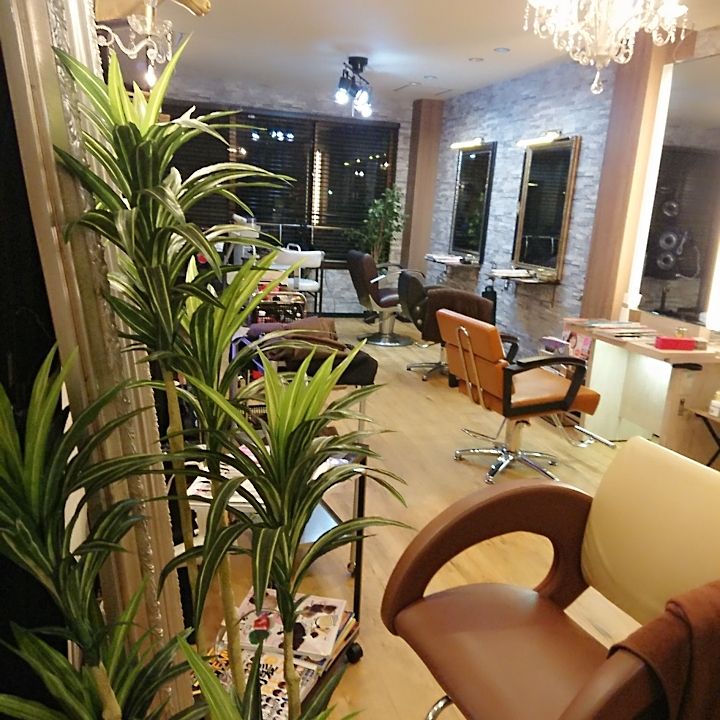 【大阪メトロ守口駅】実践的に入客をして、早期スタイリストデビューを目指せます！デビュー後の入客チャンス多数！忙しく働きたい方にオススメ。「FROM hair（フロムヘアー）」からアシスタント（美容師）の求人★☆