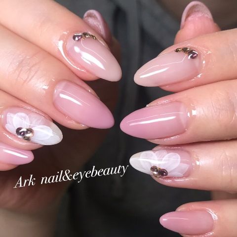 【南森町】アクセス良好!!!人間関係も良くのびのび働きやすい環境★店内はティファニーブルーのおしゃれでかわいい空間が魅力的♪プライベートとお仕事の両立で楽しくサロンワークArk nail&eyebeauty（アークネイルアンドアイビューティー）からネイリスト（ネイル）の求人★☆★