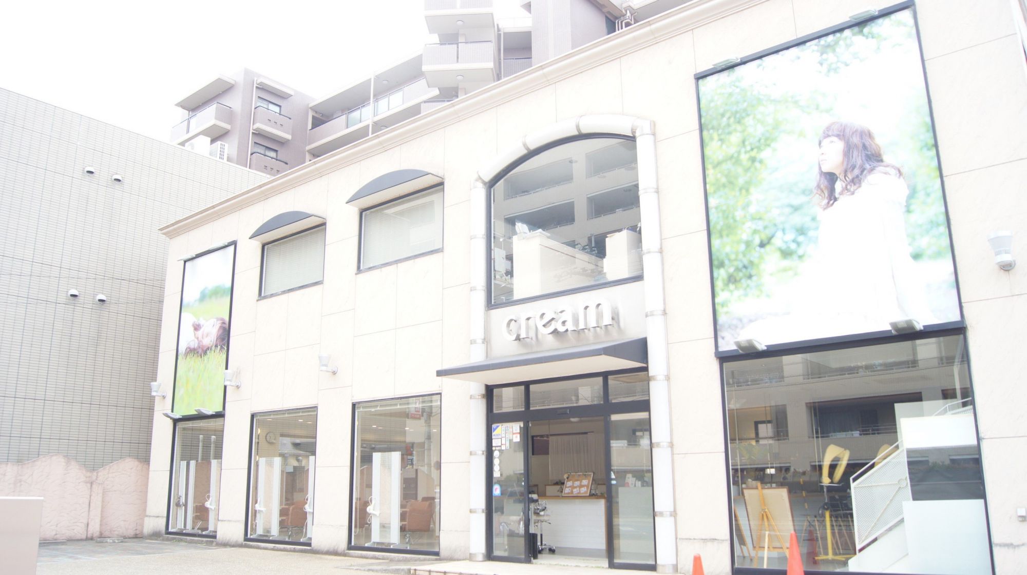 【JR郡山駅】≪完全週休二日制&社会保険完備≫新規やフリーのお客様は優先的に入客していただきます!親子3世代で通ってもらえるような、お客様との距離が近いサロン「cream(クリーム)」からスタイリスト(美容師)の求人☆★☆