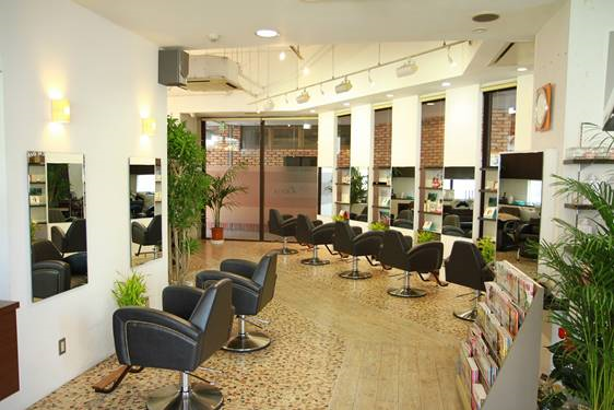 【阪急茨木市駅】≪社会保険完備≫≪最短1年半でデビュー可能≫確かな技術と接客を習得可能！長く働いていただける環境があります！1人1人に合わせたレッスンができますよ♪Luxia Lala gratia（ラクシアララグラティア）からアシスタント（美容師）の求人☆★