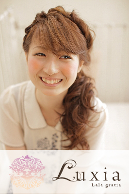 【阪急茨木市駅】≪社会保険完備≫≪最短1年半でデビュー可能≫確かな技術と接客を習得可能！長く働いていただける環境があります！1人1人に合わせたレッスンができますよ♪Luxia Lala gratia（ラクシアララグラティア）からアシスタント（美容師）の求人☆★