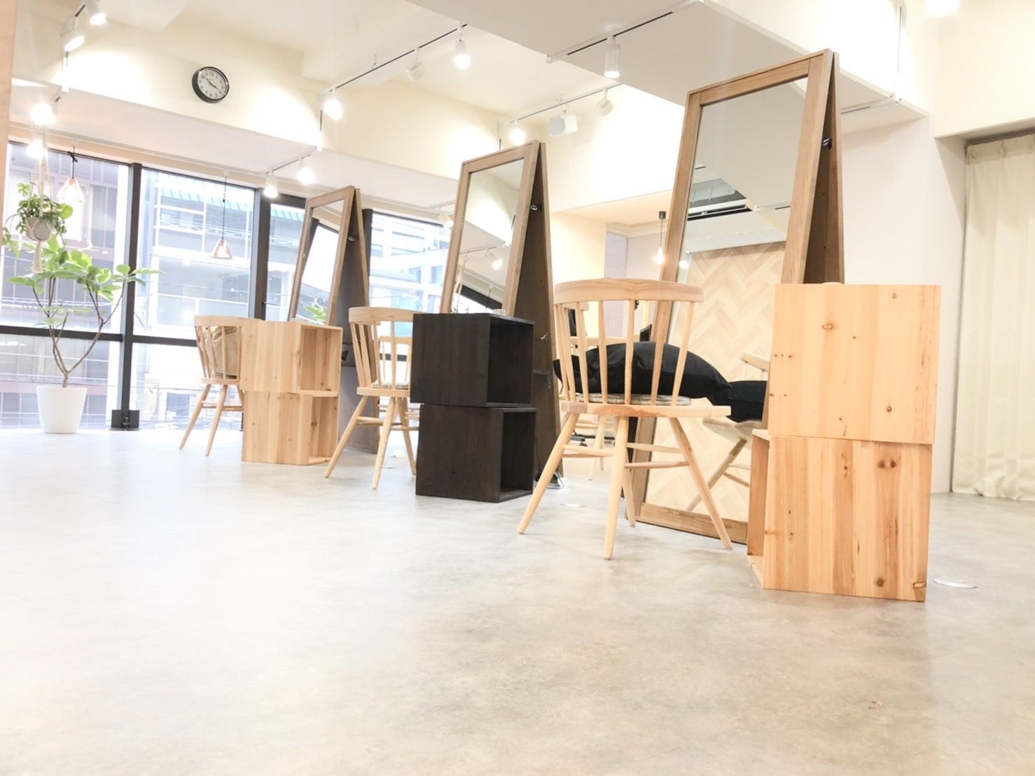 【南船場】≪実働8時間≫≪月8日休み≫≪社会保険完備≫≪単価1万円以上≫≪売上40％還元≫韓国ヘア&ブリーチカラー&髪質改善が大人気！スタッフが笑顔で楽しく働ける環境を用意しています！！「sia（シア）」からスタイリスト（美容師）の求人☆★☆