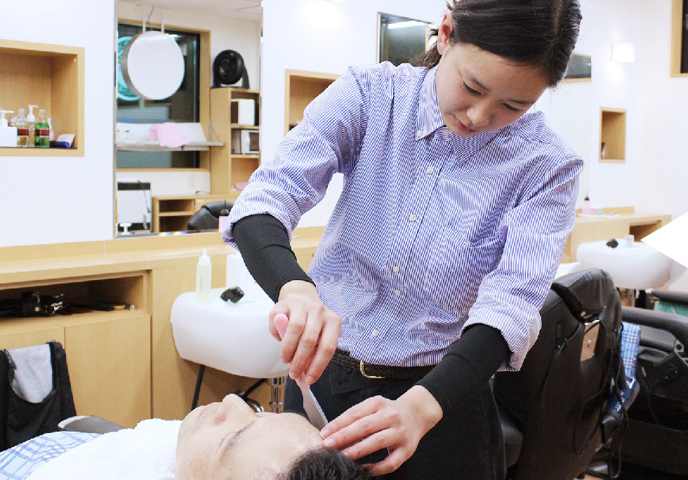 【瑞穂運動場東】≪社会保険完備≫≪有給休暇あり≫≪配偶者、子ども手当で将来も安心≫一人仕上げが基本、働きやすいサロンです！柔軟な雇用形態で、ライフスタイルに合った働き方ができますよ。「理容ドラゴン 弥冨通店（リヨウドラゴンヤトミドオリテン）」から理容師（理容室）の求人☆★