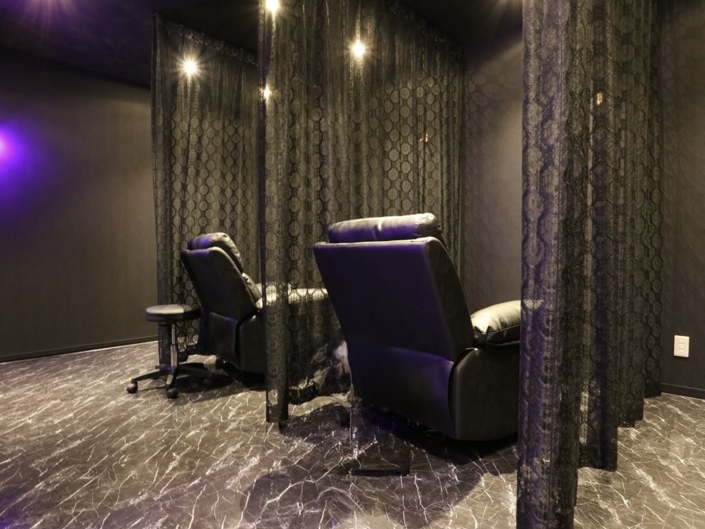 【高槻駅】≪完全週休2日≫≪実働8時間≫アイリストとしてキャリアアップできる環境！一人一人のアイデアを大切にしています！アイブロウを専門的に学ぶことが出来る、関西でも珍しいアイゾーントータルビューティーサロン「ACRO eye total beauty 高槻店（アクロアイトータルビューティータカツキテン）」からアイリスト（まつげエクステ・まつげパーマ・アイブロウ）の求人★☆★