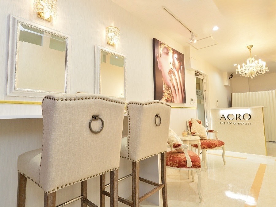 【梅田】≪実働8時間≫≪完全週休2日≫≪社会保険完備≫メニュー豊富のため得意な技術を活かして働ける!ネイルアイ併設のため、目元から指先までの美を創り出すサロン「ACRO eye total beauty(アクロアイトータルビューティー)」からアイリスト(まつげエクステ・まつげパーマ・アイブロウ)の求人★☆★