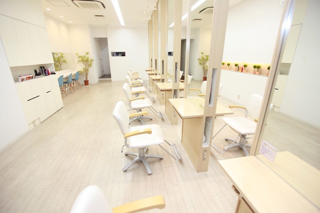 【甲子園】≪19時半に退勤可能≫≪社会保険加入OK≫≪高収入を目指せる≫≪週休2日もOK≫女性の方必見！長く働ける環境があります！大人の女性に人気の、地域密着型ヘアケアサロンです♪S’couronne（クロンヌ）からアシスタント（美容師）の求人☆★