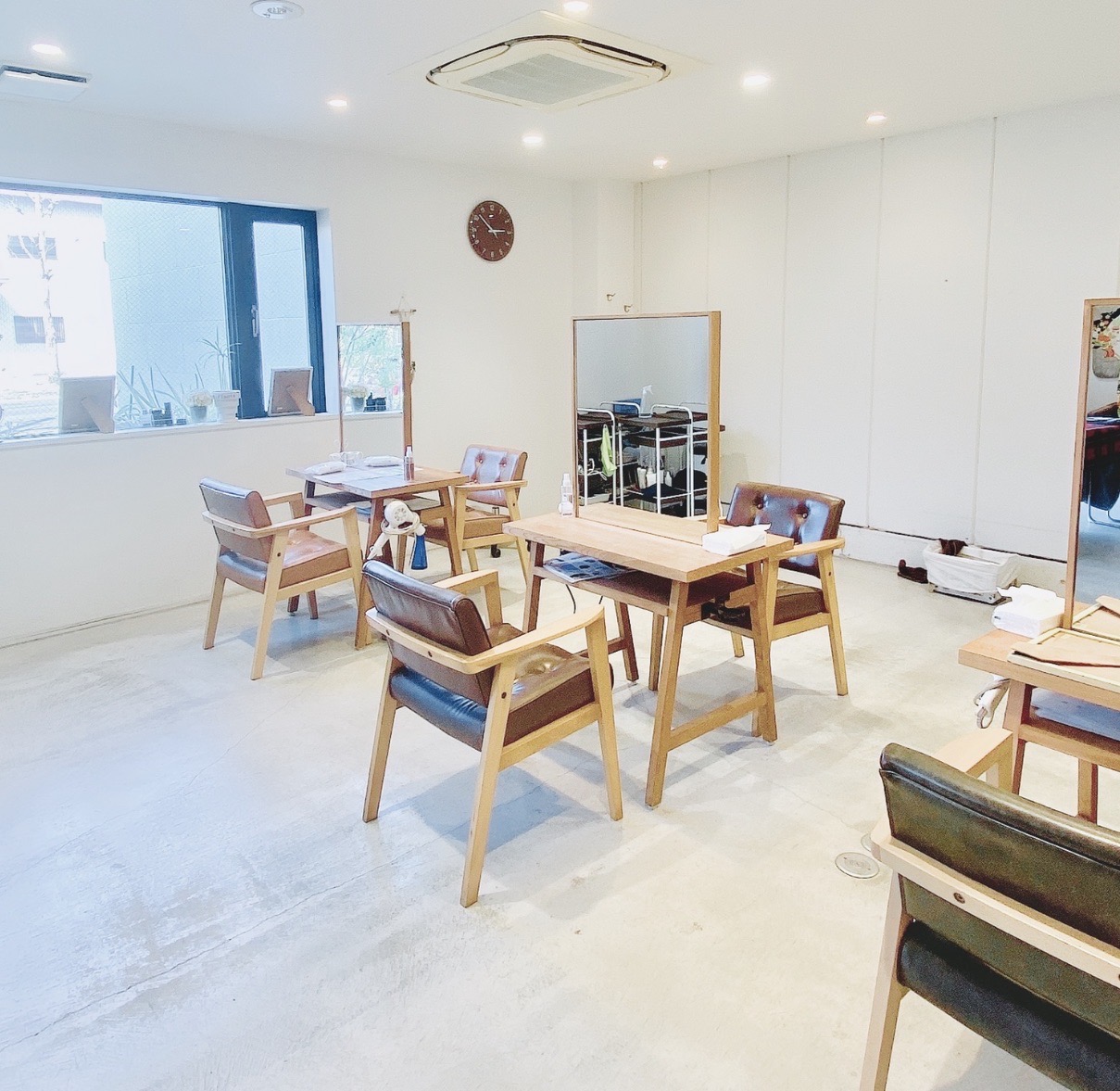 【瀬田】≪月8,9日休み≫≪社会保険完備≫≪指名売上の35%還元≫興味があればまつ毛パーマ、着付けもできる!入客チャンスも多く、プライベートも充実させることができます!スタッフさんの夢を応援するサロン!「Ami(アミ)」からスタイリスト(美容師)の求人☆★