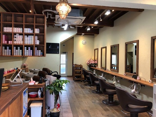 【JR宝塚】≪月8.9日休み/社会保険完備/19時退勤≫マンツーマンで入客出来るのでお客様との距離も近い地域密着のアットホームサロン「RIM hair salon(リムヘアーサロン)」からスタイリスト(美容師)の求人☆★☆