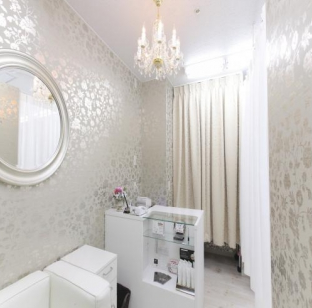 【布施】≪社会保険あり≫≪正社員・準社員制度あり≫≪産休・育休実績あり≫≪有給休暇あり≫基礎から学んで高い技術力を習得!福利厚生も充実で安定して働ける地域密着型サロン「Lash Rush 布施店(ラッシュラッシュフセテン)」からアイリスト(まつげエクステ・まつげパーマ・アイブロウ)の求人☆☆