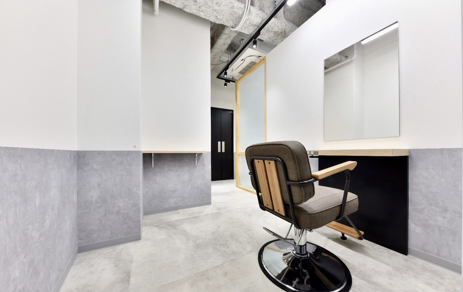 【なんば】≪完全マンツーマン≫≪自由出勤制≫≪永久保障給あり≫髪質改善に特化したヘアエステサロン！≪フリー40％／指名50％還元≫全席個室＆フラットシャンプー&平均単価1万円以上の人気サロン！「FRAME+HairEsthe 御堂筋難波（フレームプラスヘアエステミドウスジナンバ）」からスタイリスト（美容師）の求人☆★