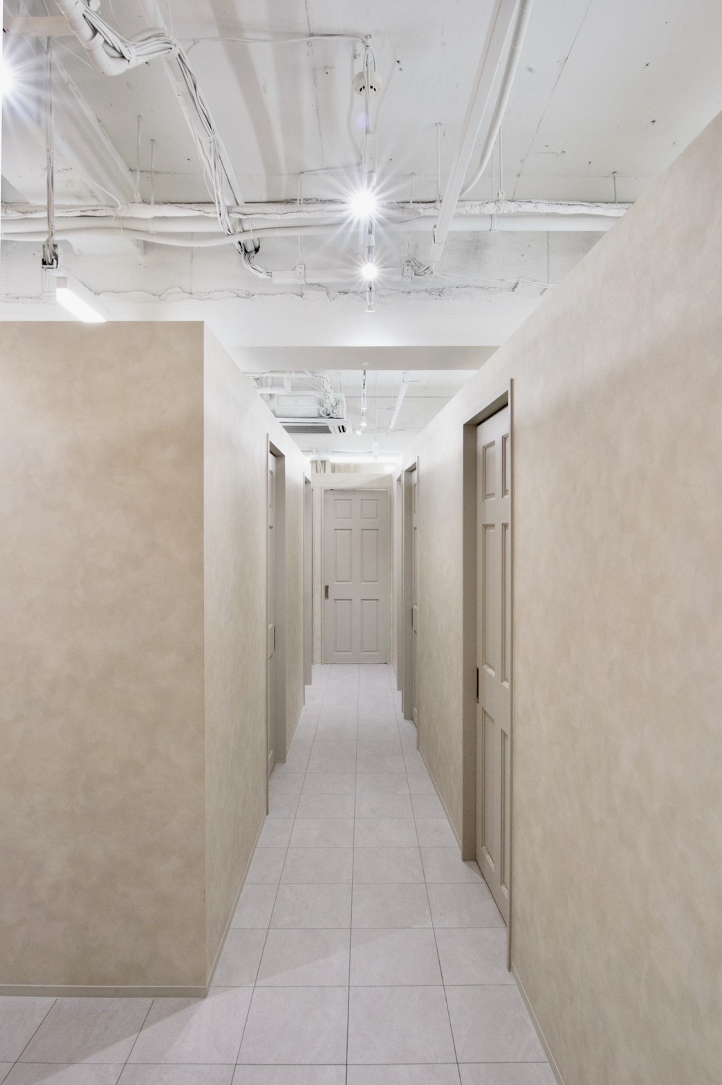 【天王寺】≪完全マンツーマン≫≪完全自由シフト≫≪平均単価1万円以上≫≪永久保障給あり≫ヘアケア・トリートメントに特化したヘアサロン！可愛さの中にも高級感のある店内！！勤務時間や休みなどご希望に合わせた働き方が可能です！「FRAME+spa&treatment 天王寺あべの店（フレームプラススパアンドトリートメント テンノウジアベノテン）」からスタイリスト（美容師）の求人☆★