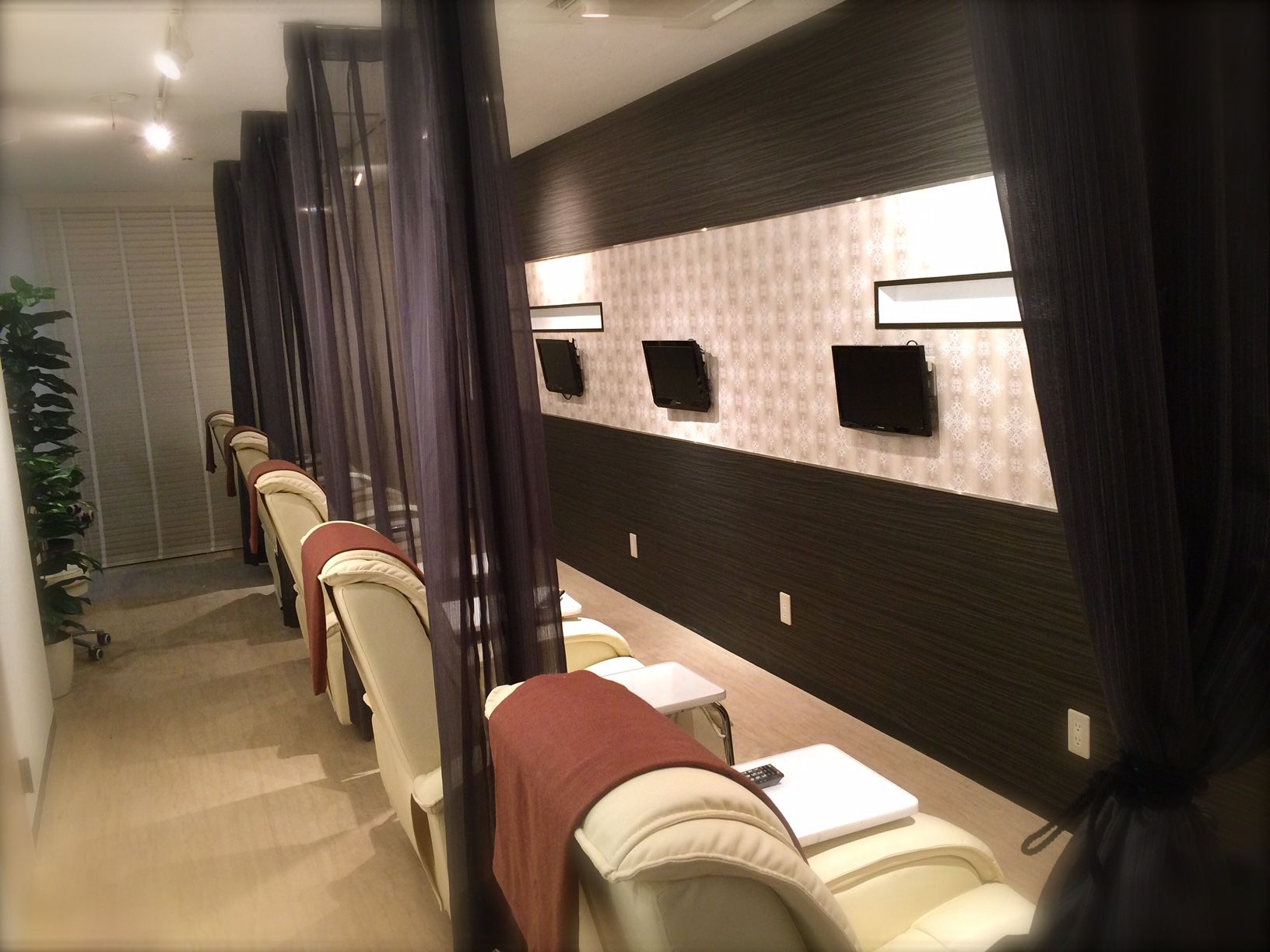 【渋谷】≪社会保険完備≫≪月8日休み≫≪土日のお休みOK≫≪スカルプを学びたい方にオススメ≫技術力が高く、女性が働きやすい環境です！ベテランのスタッフが多く仲もいいので、安心して働くことができますよ！NailSalon GLORY（ネイルサロングローリー）からネイリスト（ネイル）の求人☆☆