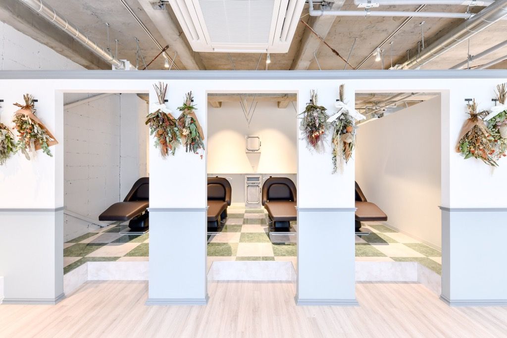 【京橋】≪インボイス制度のサポートあり≫≪完全マンツーマン≫≪自由出勤制≫≪単価8000円以上≫≪最大45万円の保証給あり≫≪交通費支給あり≫≪正社員制度あり≫トリートメント・ヘアケアを重視した大人ヘアサロン！！勤務時間や休みなどご希望に合わせた働き方が可能です！「Barrel 京橋店（バレルキョウバシテン）」からスタイリスト（美容師）の求人☆★