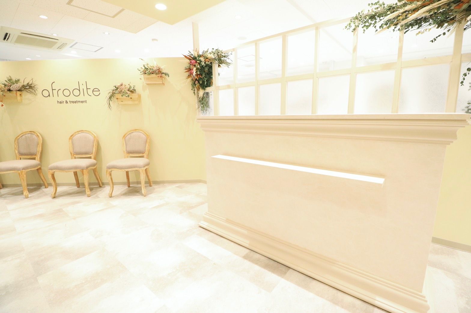 【天王寺】≪インボイス制度のサポートあり≫≪完全マンツーマン≫≪完全自由シフト≫≪最大45万円の保証給あり≫≪交通費支給あり≫≪正社員制度あり≫髪質改善が大人気のヘアサロン！！勤務時間や休みなどご希望に合わせた働き方が可能です！「afrodite 天王寺店（アフロディーテテンノウジテン）」からスタイリスト（美容師）の求人☆★