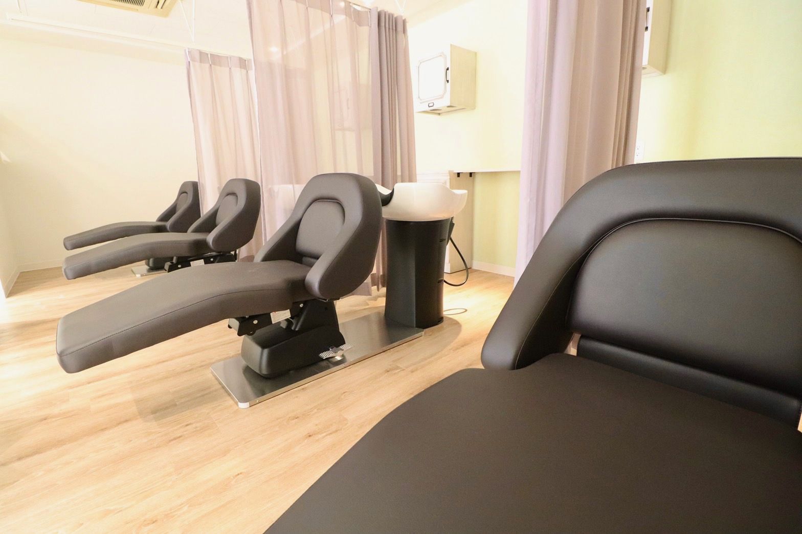 【天王寺】≪インボイス制度のサポートあり≫≪完全マンツーマン≫≪完全自由シフト≫≪最大45万円の保証給あり≫≪交通費支給あり≫≪正社員制度あり≫髪質改善が大人気のヘアサロン！！勤務時間や休みなどご希望に合わせた働き方が可能です！「afrodite 天王寺店（アフロディーテテンノウジテン）」からスタイリスト（美容師）の求人☆★