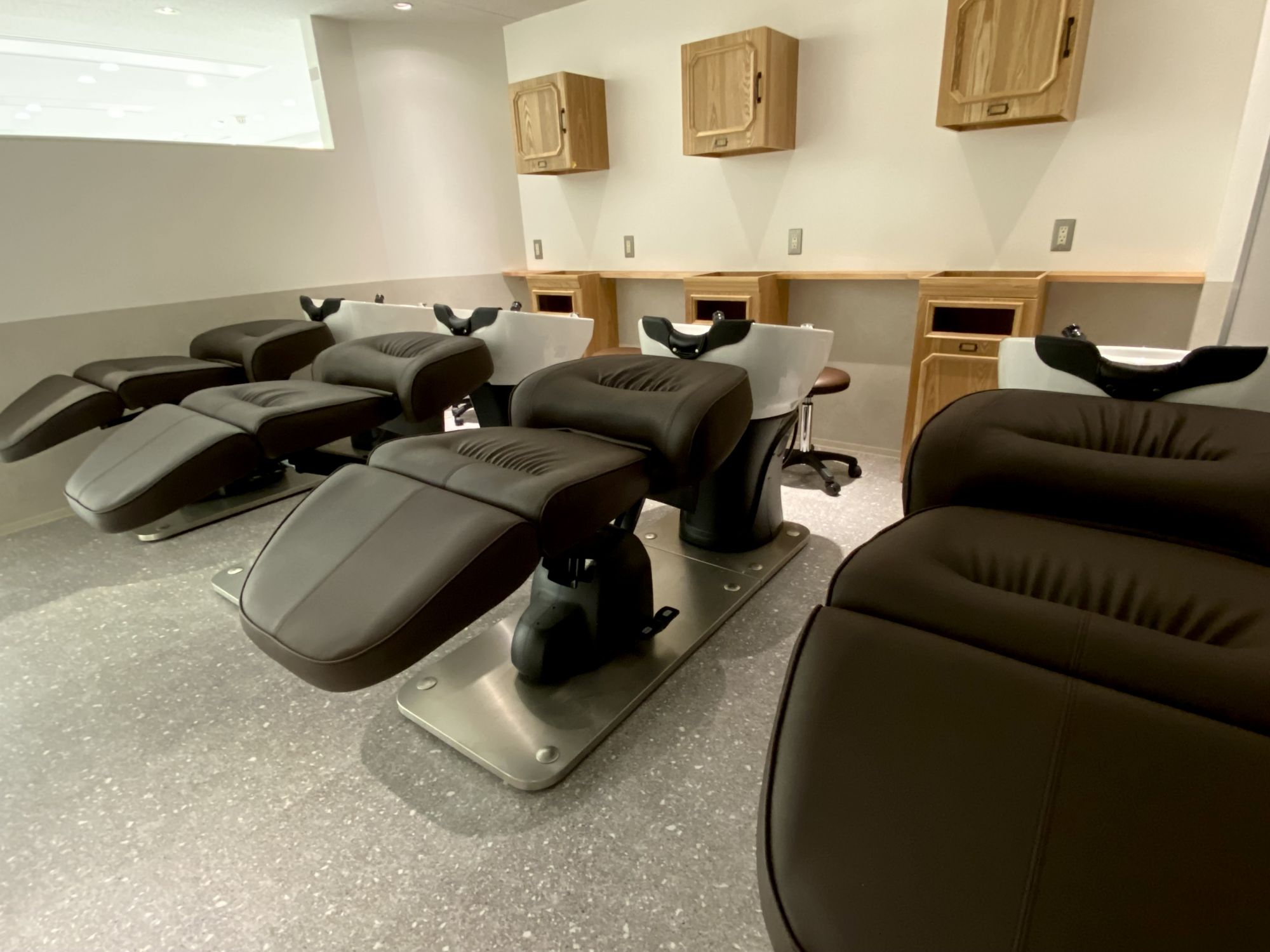 【あべの】≪インボイス制度のサポートあり≫≪完全マンツーマン≫≪自由出勤制≫≪最大45万円の保証給あり≫≪交通費支給あり≫≪正社員制度あり≫トリートメント・髪質改善を重視したヘアサロン！！勤務時間や休みなどご希望に合わせた働き方が可能です！「Barrel 天王寺阿倍野店（バレルテンノウジアベノテン）」からスタイリスト（美容師）の求人☆★