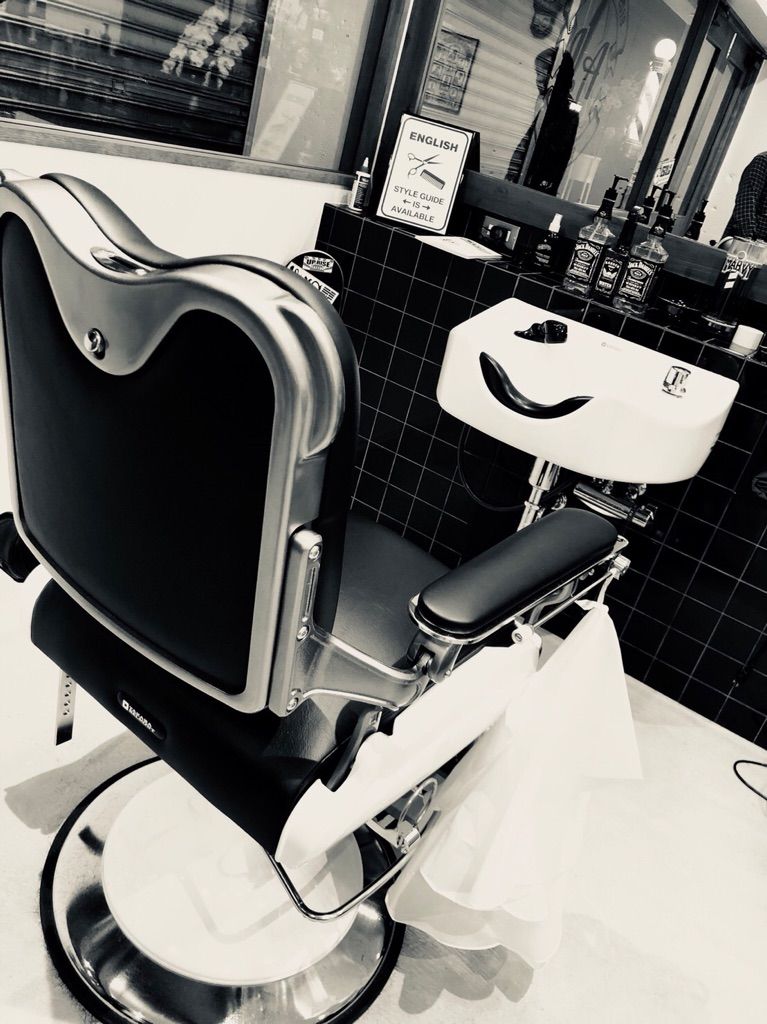 【草津駅】≪完全週休二日制≫≪実働8時間≫≪社会保険完備≫経験・スキルを最大限考慮し前職給与以上の保証もあり！ガチガチルールは一切なし！スタッフがのびのび働いていける環境作りに努めていきます！一緒にサロンを盛り上げていきましょう！「L.A BARBERSHOP（エルエーバーバーショップ）」からスタイリスト（美容師・理容師）の求人☆★