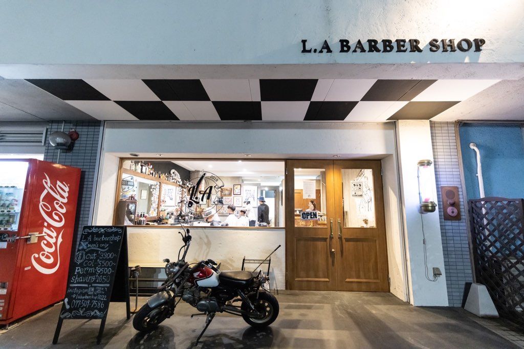 【草津駅】≪完全週休二日制≫≪実働8時間≫≪社会保険完備≫経験・スキルを最大限考慮し前職給与以上の保証もあり！ガチガチルールは一切なし！スタッフがのびのび働いていける環境作りに努めていきます！一緒にサロンを盛り上げていきましょう！「L.A BARBERSHOP（エルエーバーバーショップ）」からスタイリスト（美容師・理容師）の求人☆★