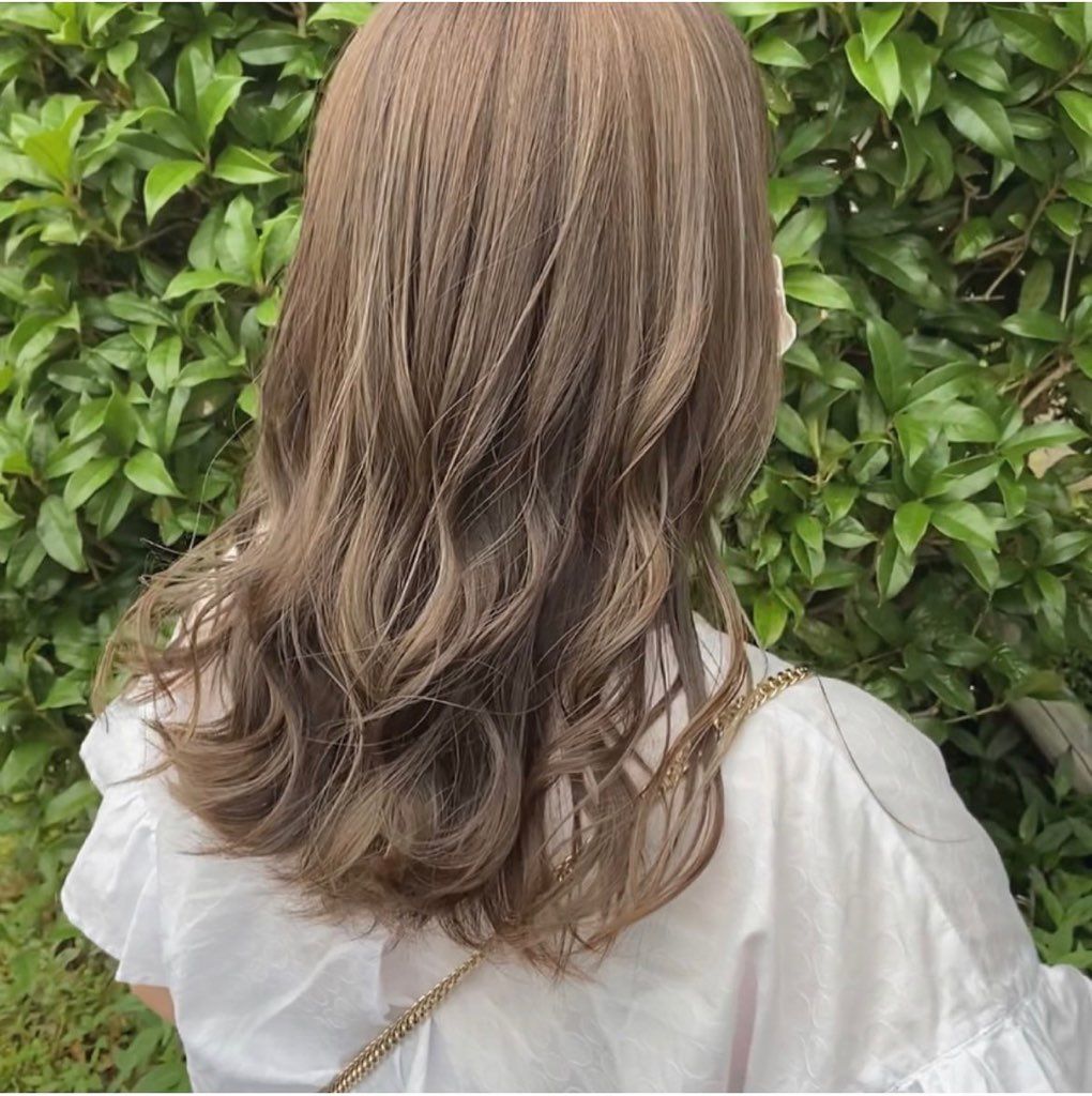 【南草津】≪完全週休二日制≫≪実働8時間≫≪社会保険完備≫堅苦しくない自由な社風が魅力的!レッスンは個人のペースで行えますよ。メンズにも強くなれちゃうトレンドサロン「Hair station HaLe’LA(ヘアステーションハレラ)」からアシスタント(美容師)の求人☆★