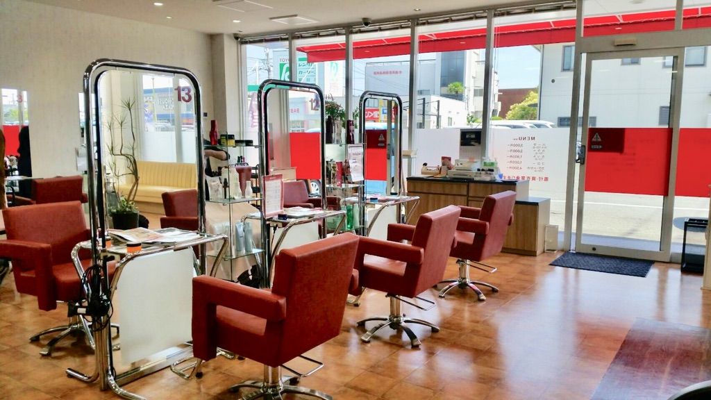 【西鉄柳川】≪社会保険完備≫≪営業時間18:00迄≫リーズナブルな料金で毎月多くのお客様がご来店☆経験豊富なスタッフがアナタをスタイリストに育てます!!地域密着型ヘアサロン「美容室HANAKO(ビヨウシツハナコ)」からアシスタント(美容師)の求人★☆