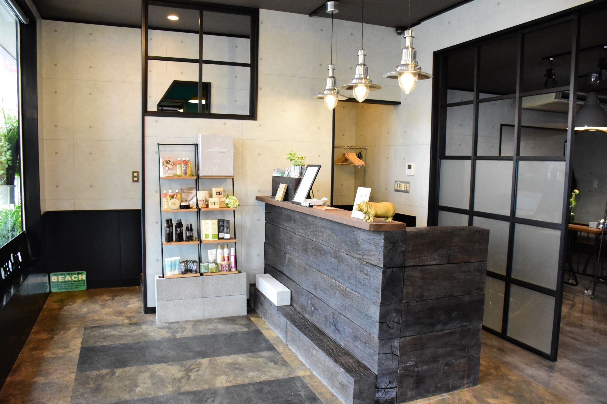 【籠原】≪社会保険完備≫≪完全週休2日制≫≪土日休みOK≫実力派スタイリストが揃う、カフェのようなオシャレなサロン！お休みが多いので、仕事とプライベートにメリハリがつきますよ♪thinc by Rosta（シンクバイロスタ）からスタイリスト（美容師）の求人☆★