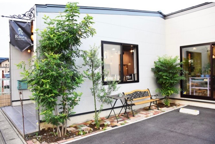 【深谷】≪社会保険完備≫≪完全週休2日制≫≪土日休みOK≫実力派スタイリストが揃う、カフェのようなオシャレなサロン!お休みが多いので、仕事とプライベートにメリハリがつきますよ♪Rosta(ロスタ)からスタイリスト(美容師)の求人☆★