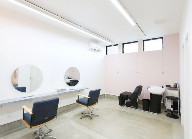 【深谷】≪社会保険完備≫≪完全週休2日制≫≪土日休みOK≫実力派スタイリストが揃う、カフェのようなオシャレなサロン!お休みが多いので、仕事とプライベートにメリハリがつきますよ♪Cosmepot(コスメポット)からスタイリスト(美容師)の求人☆★