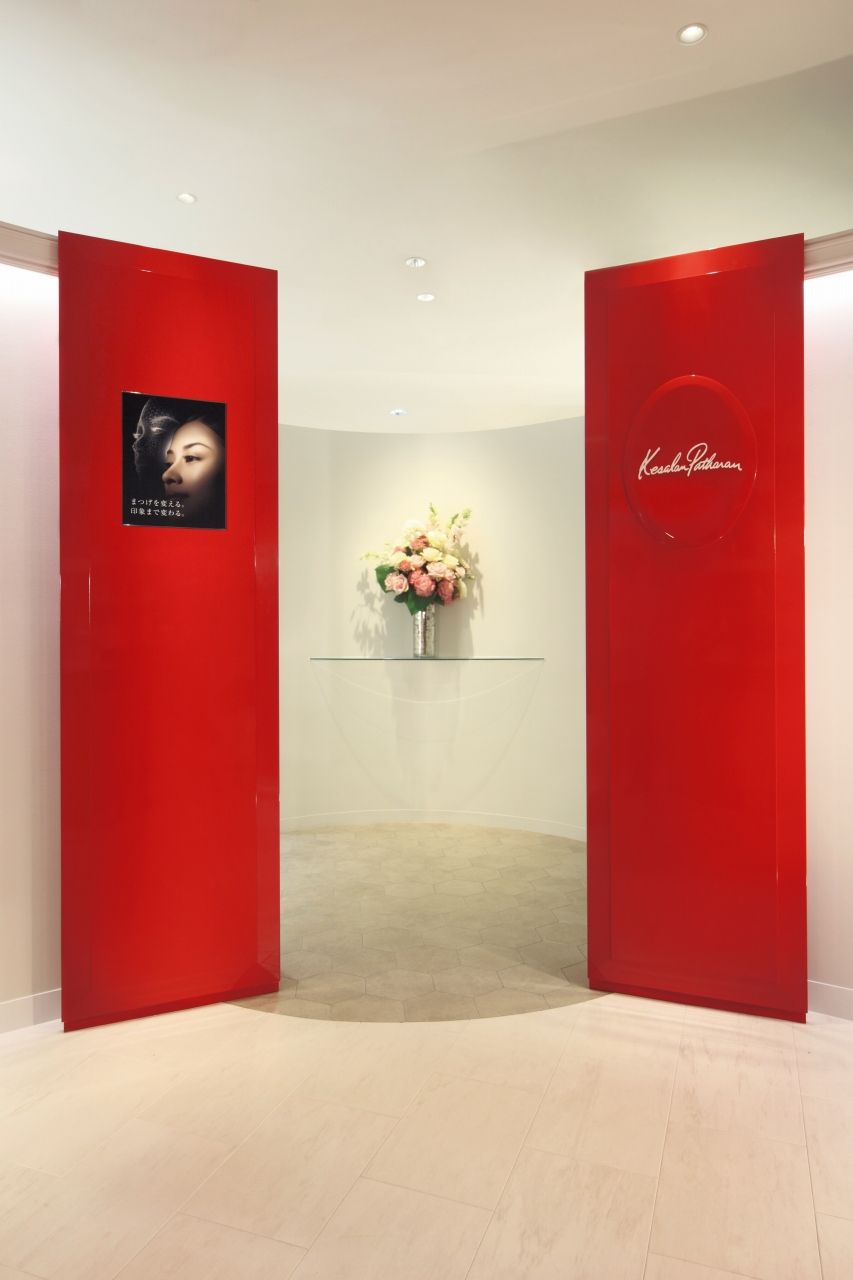 【元町】≪未経験OK!!充実の研修制度!!安定の福利厚生!!≫しっかりとした研修体制で技術だけでなく接客接遇も身につきます!!大手サロンが運営する元町にあるキレイを愛する大人サロン☆☆安定した環境です  アイリスト（アイデザイナー・まつげエクステ）の求人☆☆